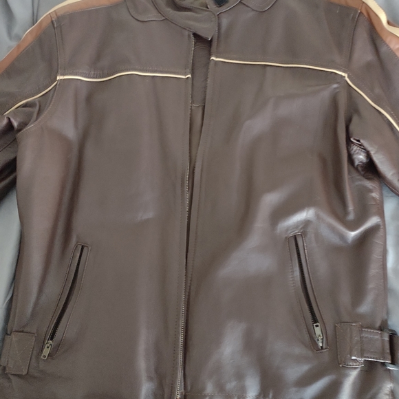 Leather jacket - Picture 3 of 3